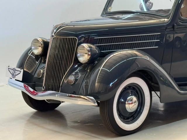 FORD V8 DELUXE TUDOR SEDAN - Imagem 11