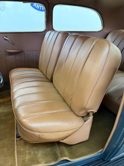FORD V8 DELUXE TUDOR SEDAN - Imagem 18
