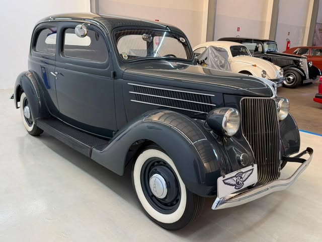 FORD V8 DELUXE TUDOR SEDAN - Imagem 3