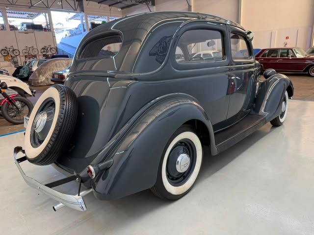 FORD V8 DELUXE TUDOR SEDAN - Imagem 5