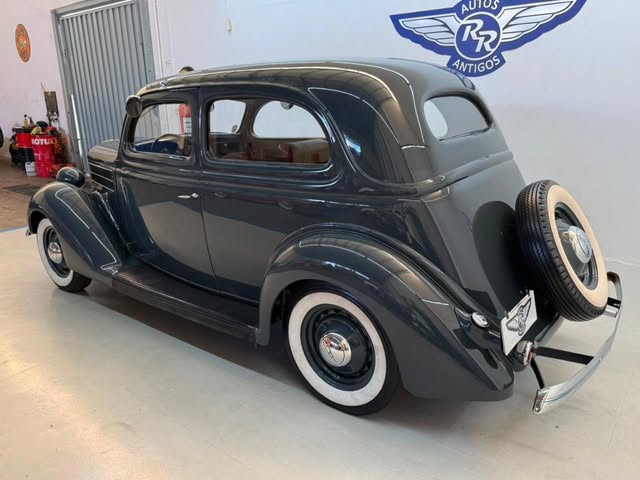 FORD V8 DELUXE TUDOR SEDAN - Imagem 6