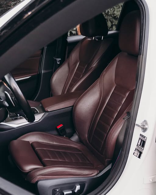 BMW 320I M SPORT - Imagem 7