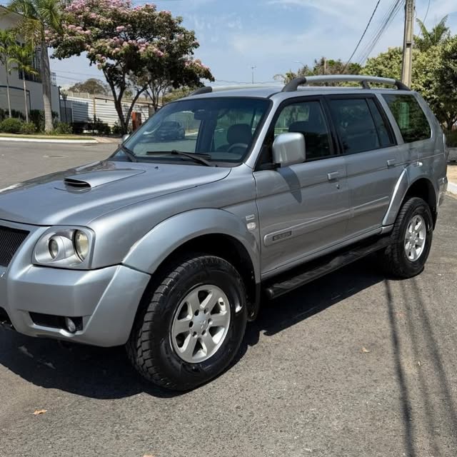 MITSUBISHI PAJERO - Imagem 1