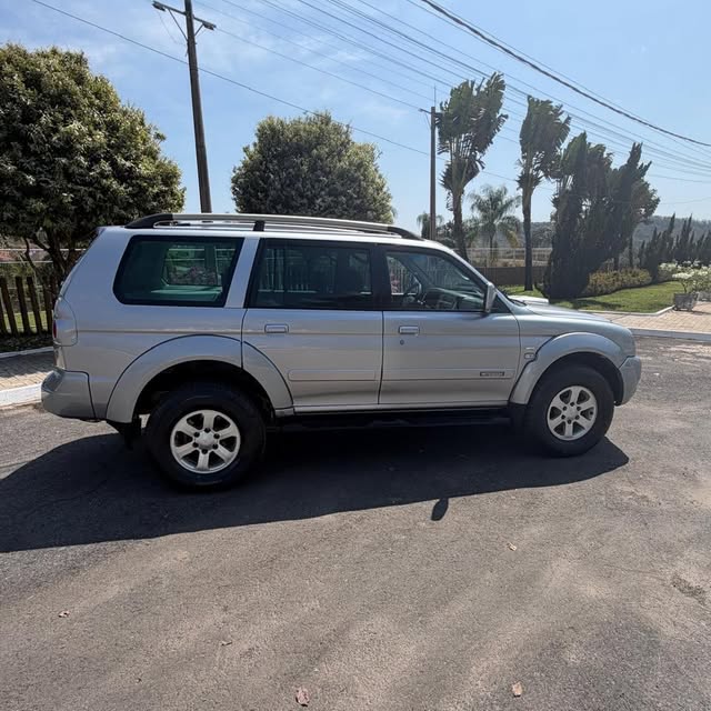 MITSUBISHI PAJERO - Imagem 4