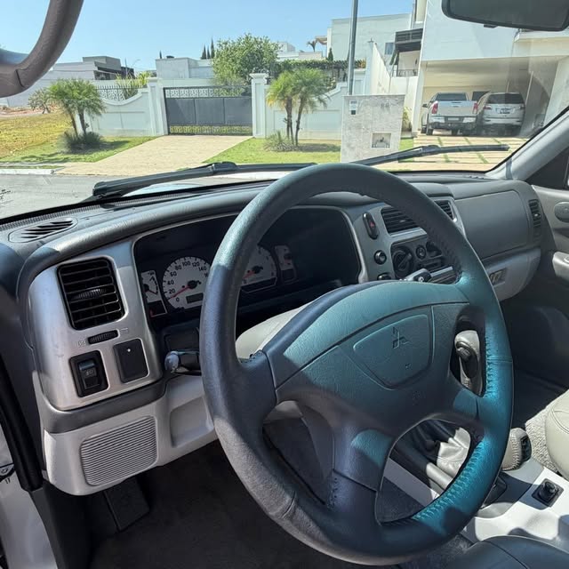 MITSUBISHI PAJERO - Imagem 7