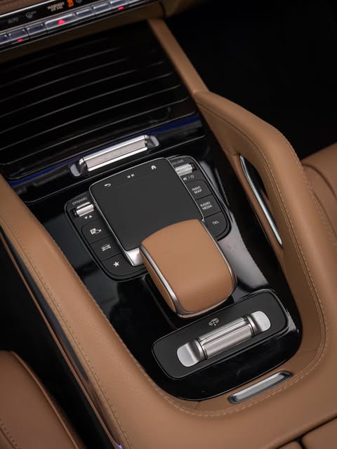 MERCEDES-BENZ GLE 450D - Imagem 9