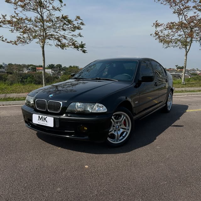 BMW 330I MOTORSPORT - Imagem 2