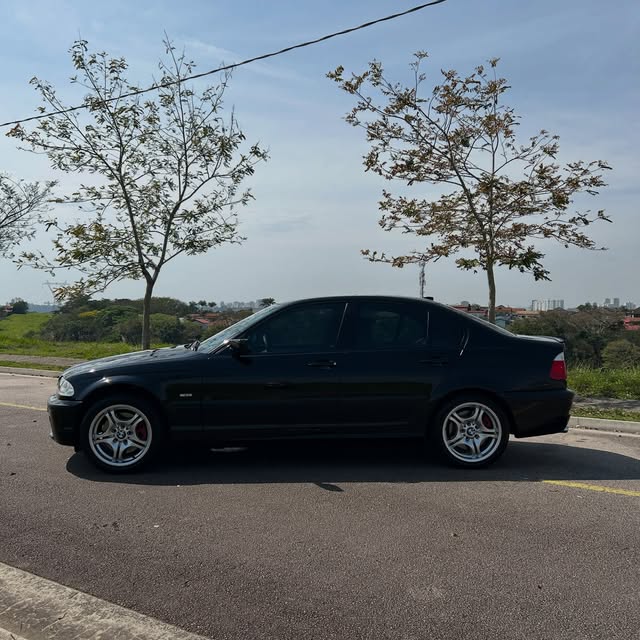 BMW 330I MOTORSPORT - Imagem 4
