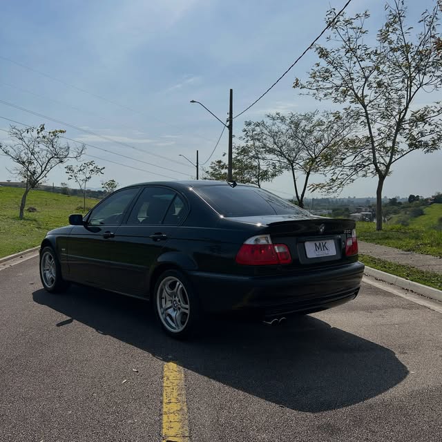 BMW 330I MOTORSPORT - Imagem 5