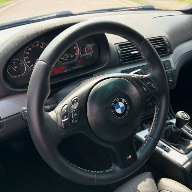 BMW 330I MOTORSPORT - Imagem 10