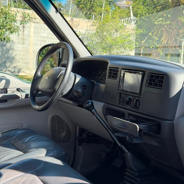 FORD F-250 XLT-L - Imagem 13