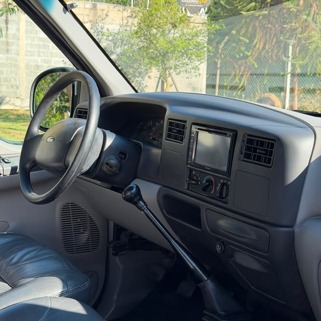 FORD F-250 XLT-L - Imagem 16