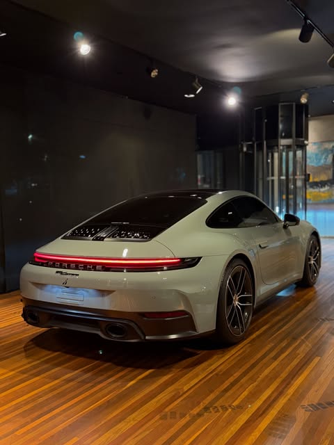 PORSCHE 911 CARRERA 992.2 - Imagem 17