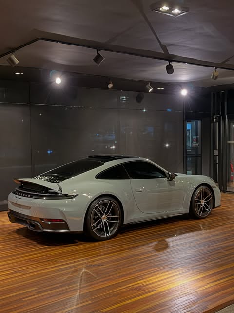 PORSCHE 911 CARRERA 992.2 - Imagem 20