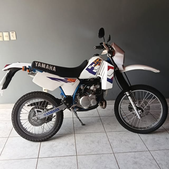 YAMAHA DT 200 - Imagem 1