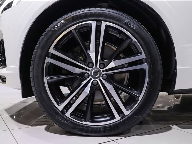 VOLVO XC60 R-DESIGN - Imagem 5