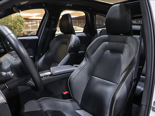 VOLVO XC60 R-DESIGN - Imagem 7