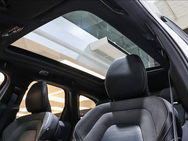 VOLVO XC60 R-DESIGN - Imagem 8