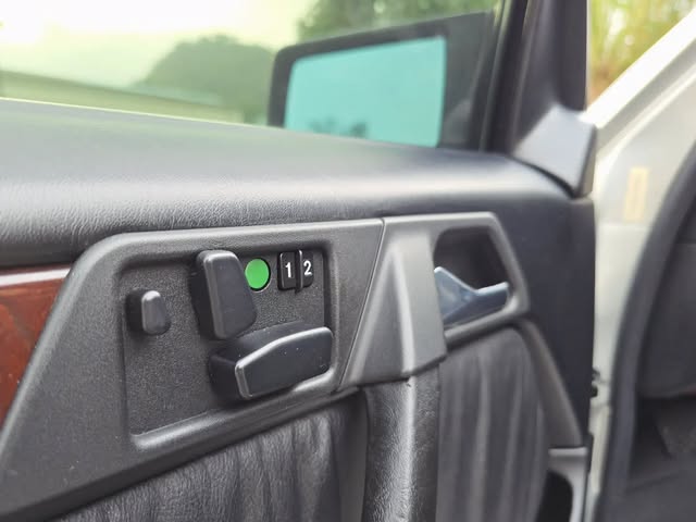 MERCEDES-BENZ E 320 - Imagem 12