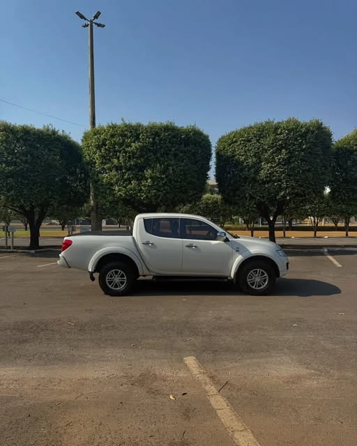 MITSUBISHI L200 HPE - Imagem 1