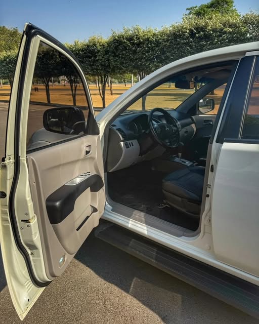 MITSUBISHI L200 HPE - Imagem 5