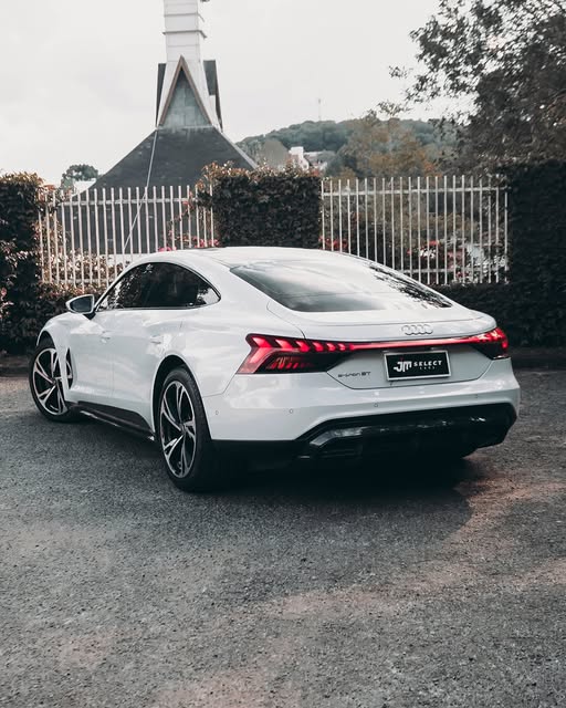AUDI E-TRON GT - Imagem 2