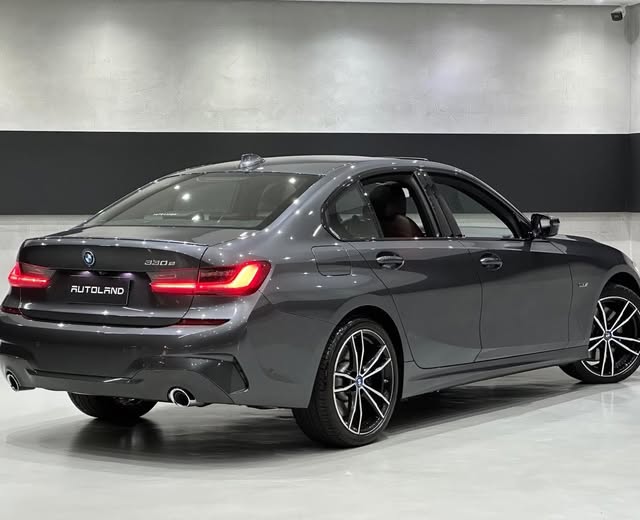 BMW 330E M SPORT - Imagem 5