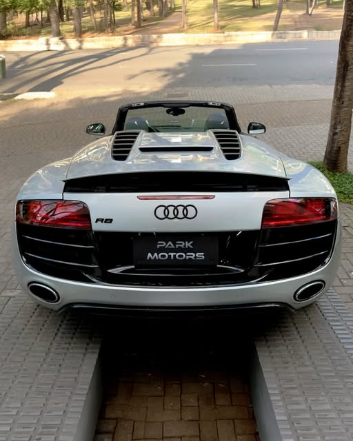 AUDI R8 SPYDER - Imagem 6