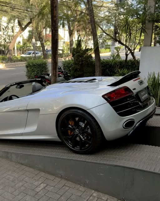 AUDI R8 SPYDER - Imagem 7