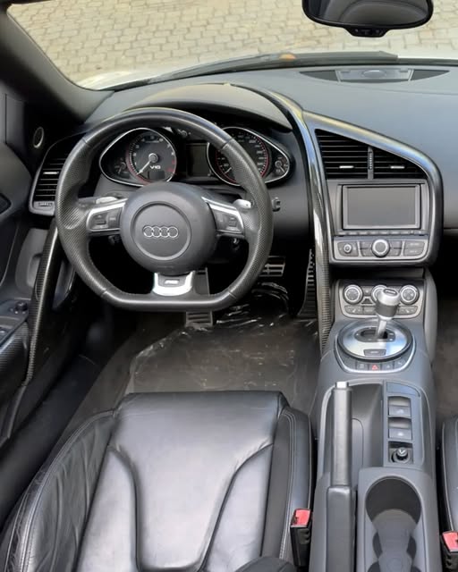 AUDI R8 SPYDER - Imagem 9