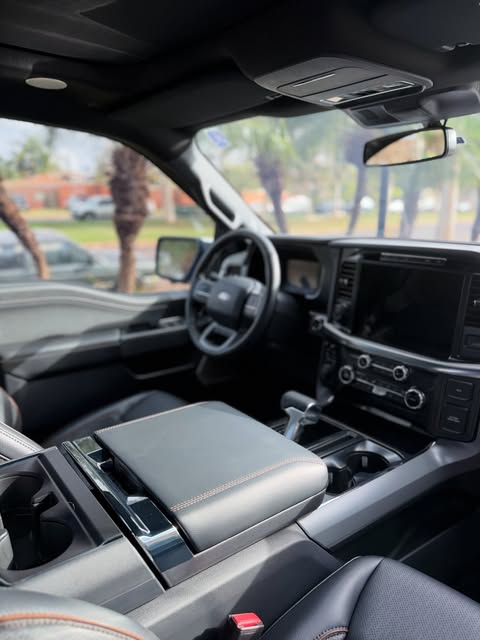FORD F-150 LARIAT - Imagem 12