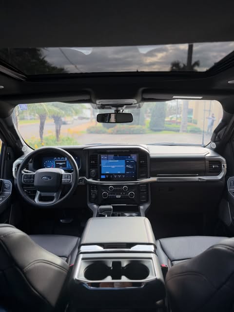 FORD F-150 LARIAT - Imagem 13