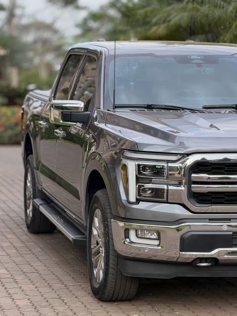 FORD F-150 LARIAT - Imagem 16