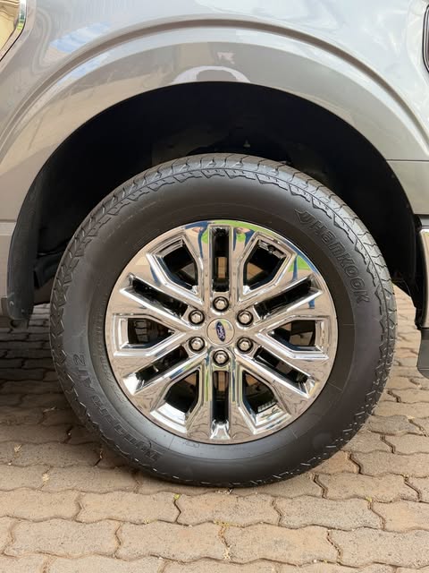 FORD F-150 LARIAT - Imagem 9