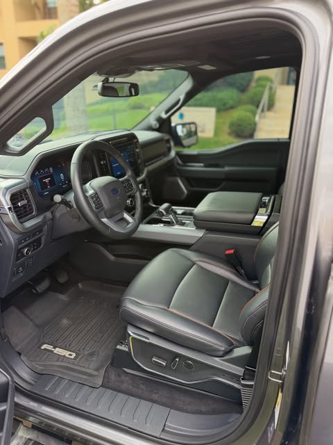 FORD F-150 LARIAT - Imagem 10