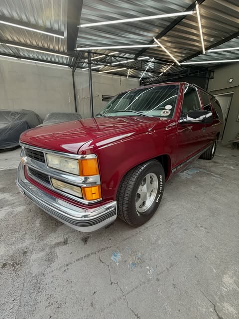 CHEVROLET SUBURBAN - Imagem 1