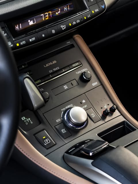 LEXUS CT 200H LUXURY - Imagem 9