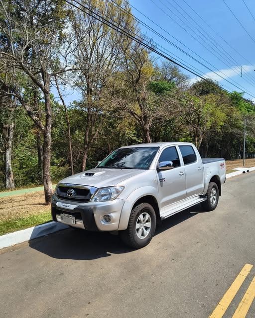 TOYOTA HILUX SRV - Imagem 1