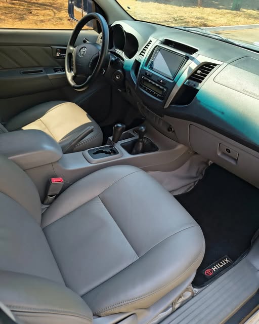 TOYOTA HILUX SRV - Imagem 6