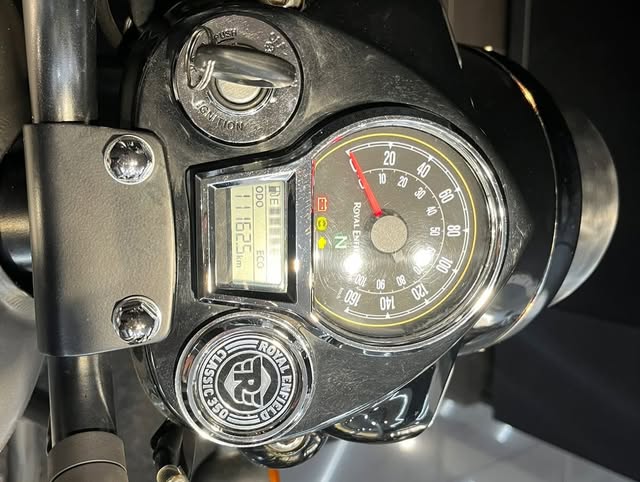 ROYAL ENFIELD CLASSIC DARK - Imagem 7