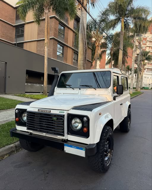 LAND ROVER DEFENDER - Imagem 1