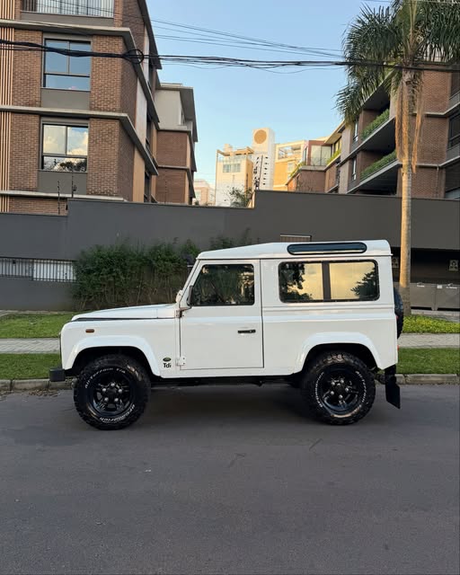LAND ROVER DEFENDER - Imagem 3