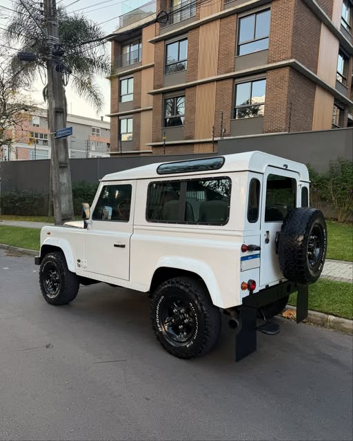 LAND ROVER DEFENDER - Imagem 4