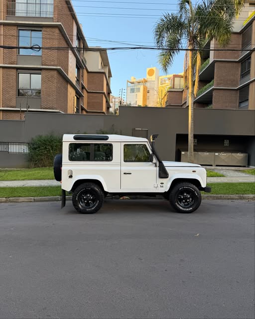 LAND ROVER DEFENDER - Imagem 6