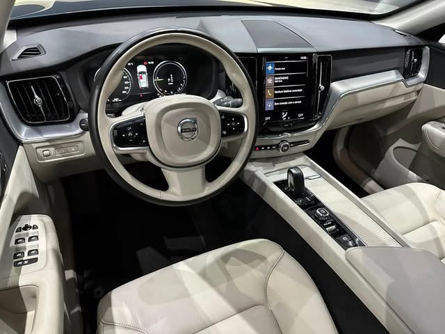 VOLVO XC60 T8 HYBRID MOMENTUM - Imagem 5