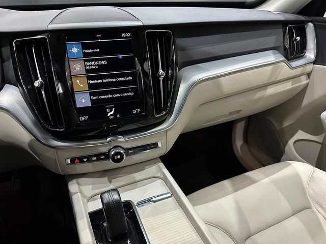 VOLVO XC60 T8 HYBRID MOMENTUM - Imagem 7