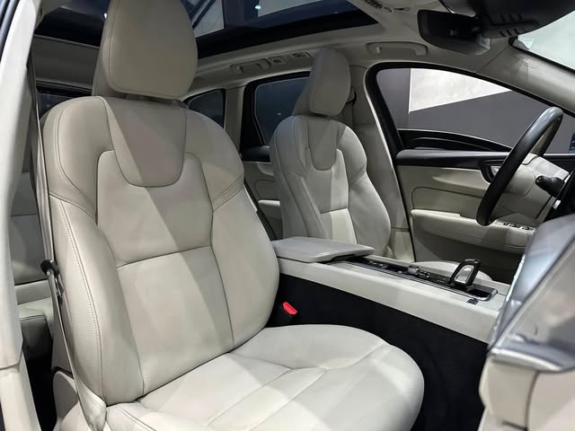 VOLVO XC60 T8 HYBRID MOMENTUM - Imagem 8