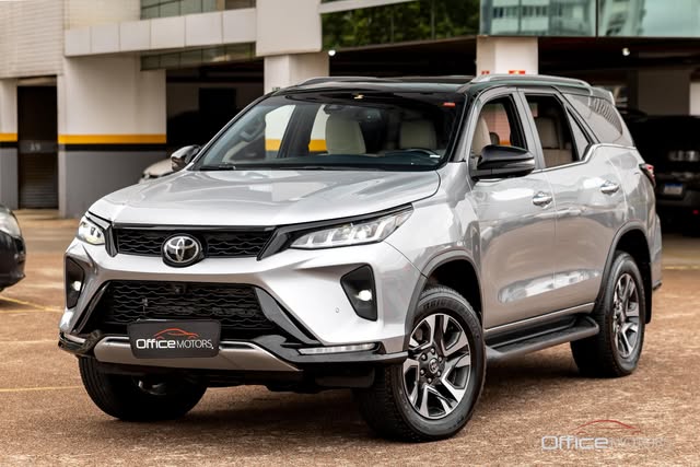 TOYOTA HILUX SW4 DIAMOND - Imagem 1