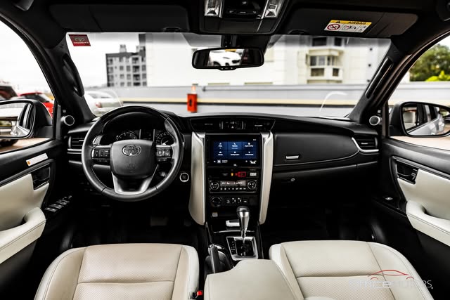 TOYOTA HILUX SW4 DIAMOND - Imagem 2