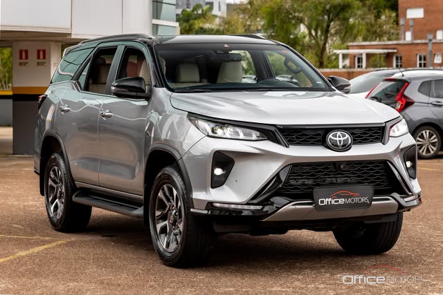 TOYOTA HILUX SW4 DIAMOND - Imagem 3